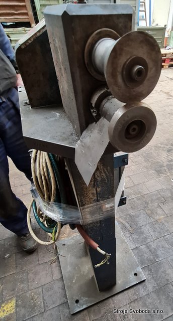 Vykružovací stroj na plech, motorový - chybí motor  (14859 - pridat - Vykružovací stroj na plech, motorový - chybí motor (6).jpg)